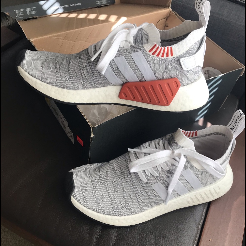 Adidas NMD R2 in heathered grey/pink